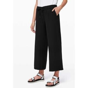 Lululemon On the Fly High Rise Wide-Leg 7/8  Crop Pants in Black Size 8